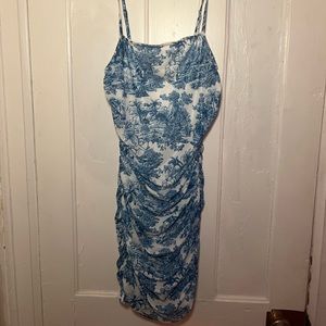 Blue and white print scrunch body-con dress